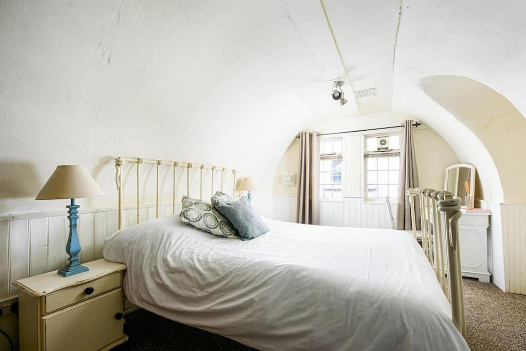 Unique 1 Bedroom Apartment-Bath Eksteriør billede
