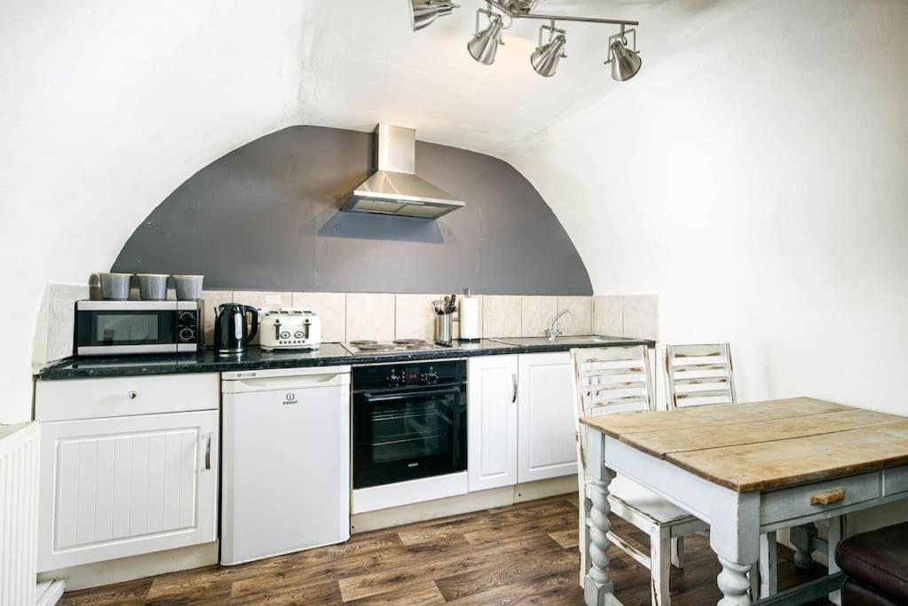 Unique 1 Bedroom Apartment-Bath Eksteriør billede