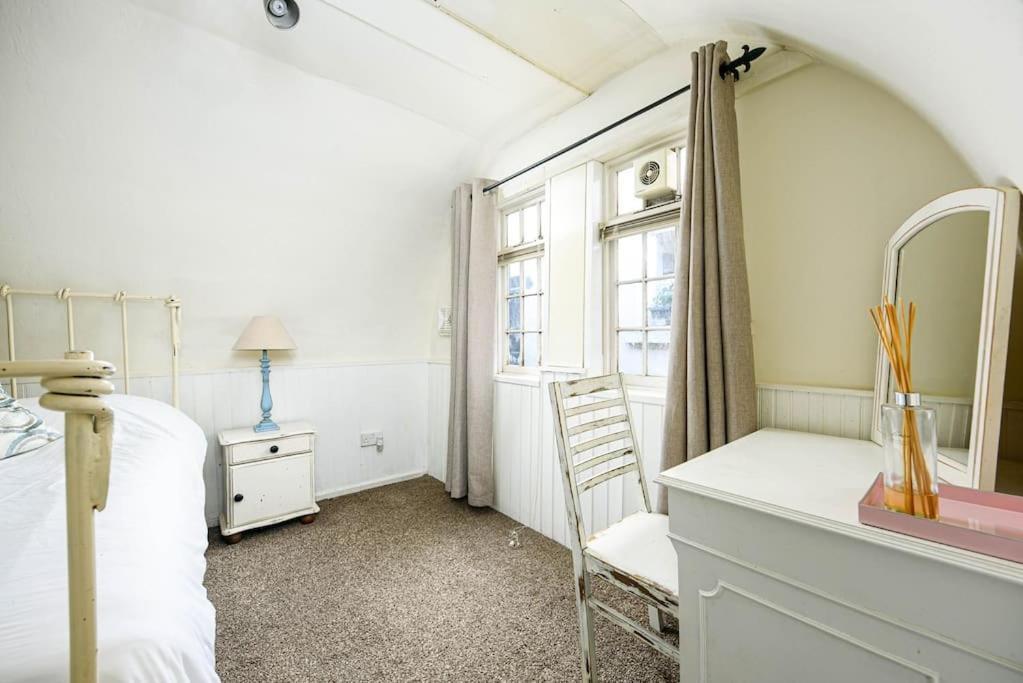 Unique 1 Bedroom Apartment-Bath Eksteriør billede